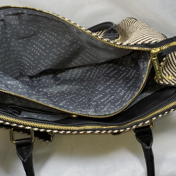 Olivia + Joy Shoulder Bag - Picture 12 of 16